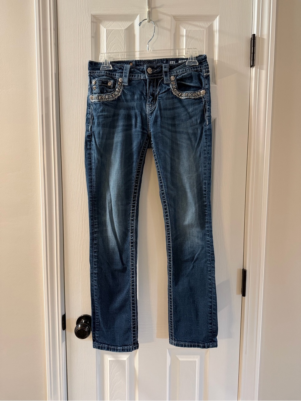Buckle Women's Dark Blue Cropped Jeans with Embellished Pockets
